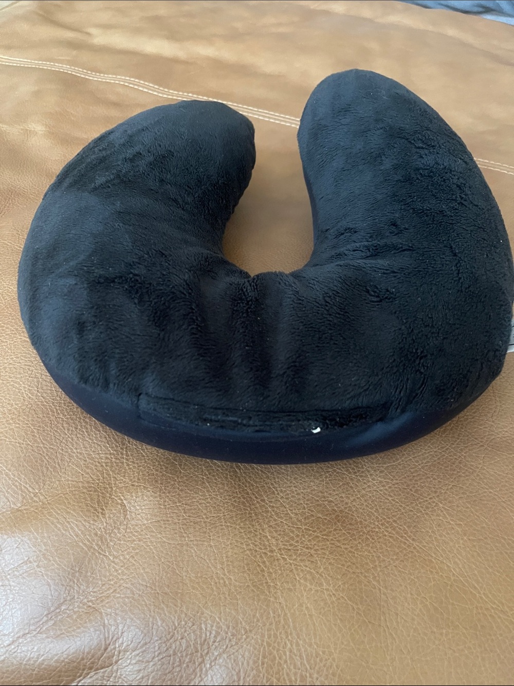 Brookstone Plush Black U-Shaped Neck Pillow - Travel Comfort - Picture 3 of 4
